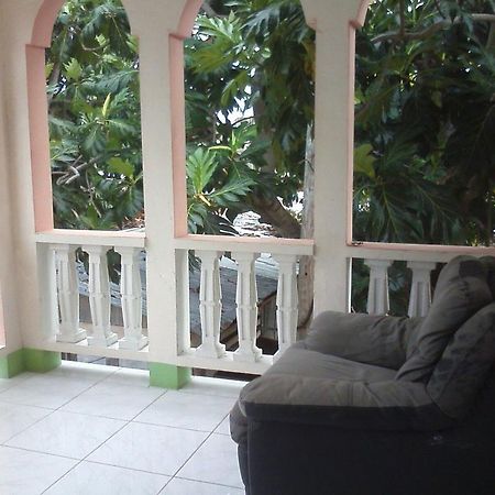 G&R Guesthouse 法尔茅斯 外观 照片