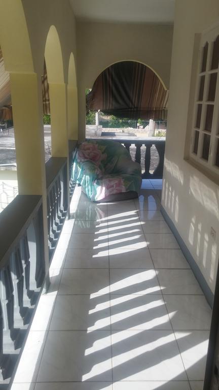 G&R Guesthouse 法尔茅斯 外观 照片