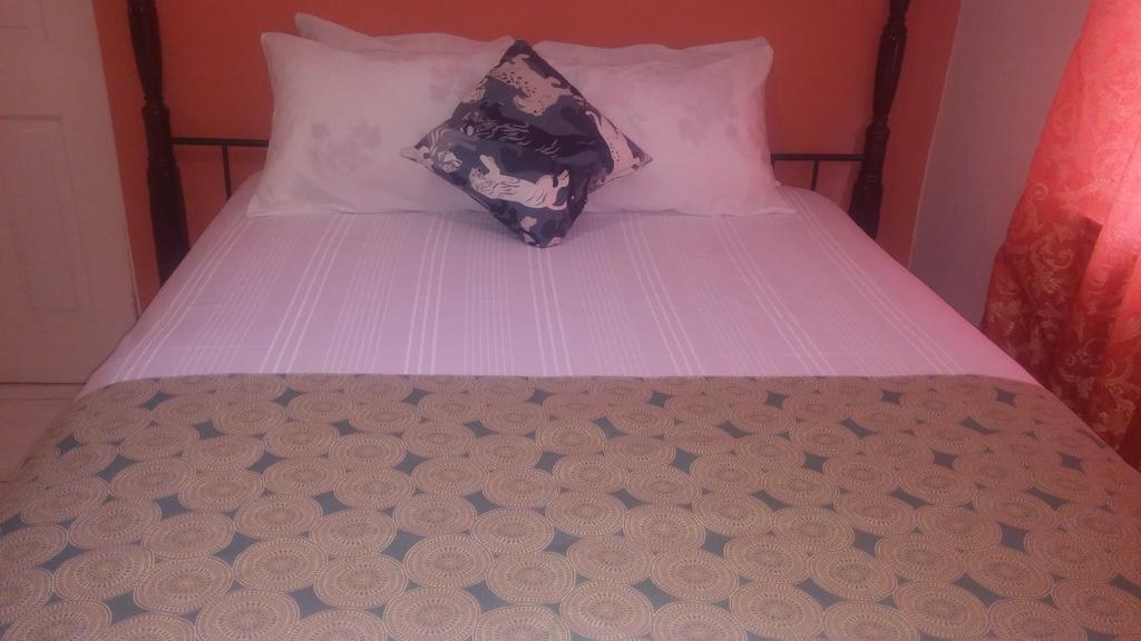 G&R Guesthouse 法尔茅斯 外观 照片